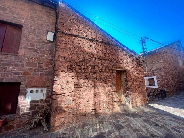 Chalet en venta en calle Unica  Vilamur, Soriguera, de 200 m² 2 habitaciones por 80.000