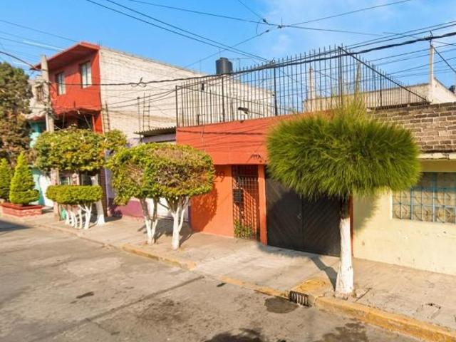 Casa en venta en Calle V. De la Concepción, Virgencitas, Nezahualcoyotl, México