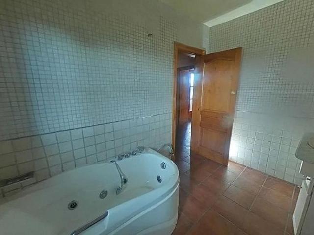 Casa en venta en calle Vallcalent, Lleida, de 672 m² 5 habitaciones por 327.000