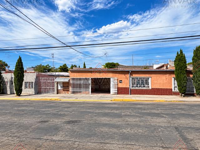 CASA EN VENTA EN CALLE 18a Y ALLENDE, ZONA CENTRO