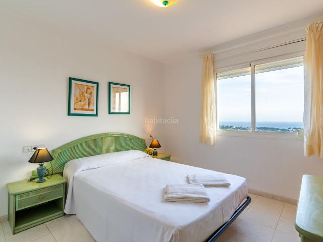 Casa en venta en Calp, Cometa. Bungalow Bajo jardín. Casas.