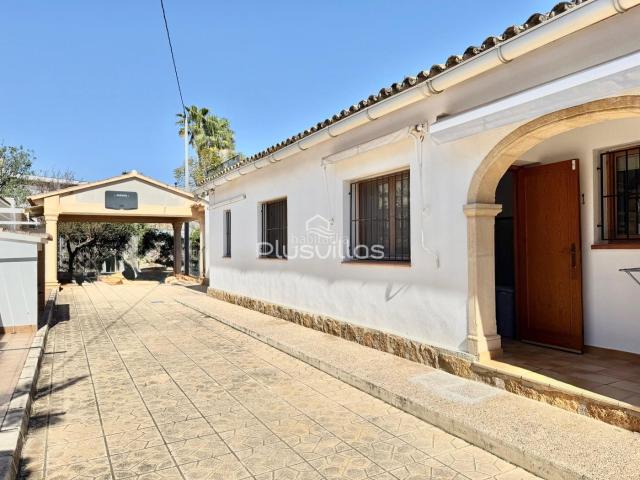 Casa en venta en Calp, Benicolada Las Adelfas. Casas.