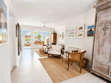 Casa en venta en Calp, Marisol Park Ortembach Los Almendros. Encantadora casa renovada en una tranquila urbanización de Calpe. Casas.