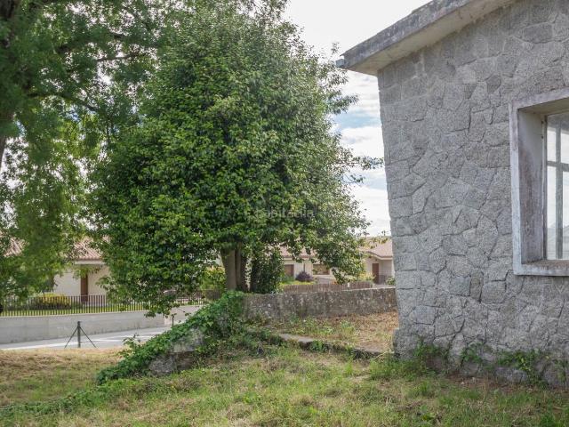 Casa en venta en Cambre. Casa con capilla para reformar en hermosa parcela de Brexo Lema Cambre. Casas.