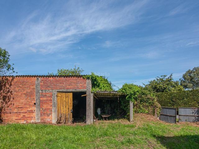 Casa en venta en Cambre. Casa de piedra para rehabilitar con finca urbana colindante. Casas.