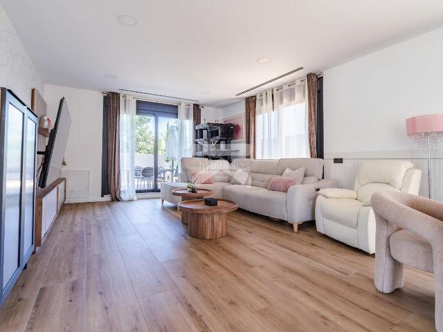 Casa en venta en Cambrils, Vilafortuny Costa Dorada. Casa de diseño moderno con piscina privada. Casas.