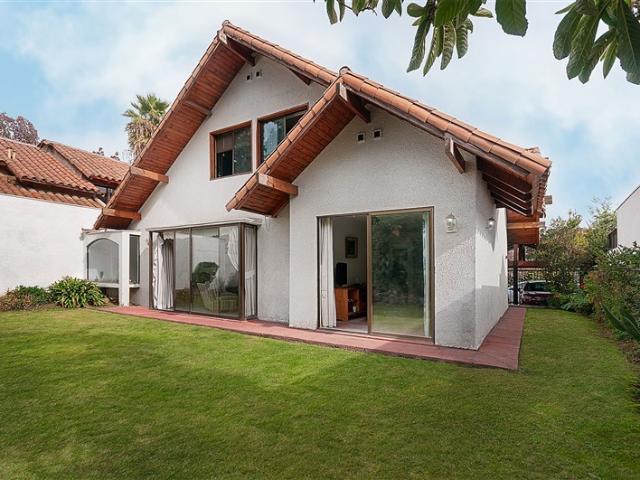 Casa en Venta en Camino El Alba con Avenida Plaza