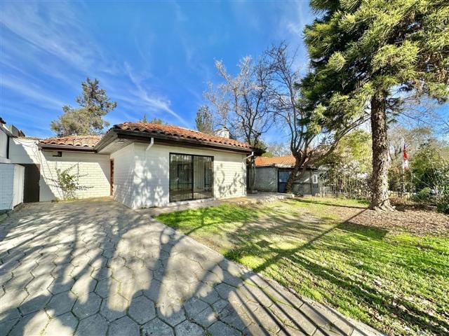 Casa en Venta en Camino El Alba / Pueblito Los Domínicos: 515 m2 terreno
