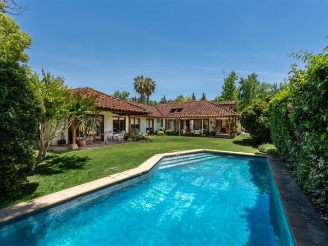 Casa en Venta en Los Dominicos / Camino Mirasol