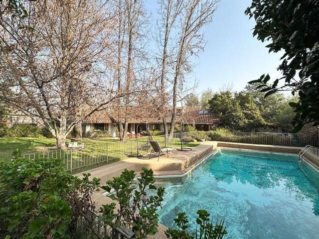 Casa en Venta en Camino Otoñal / Camino Las Flores