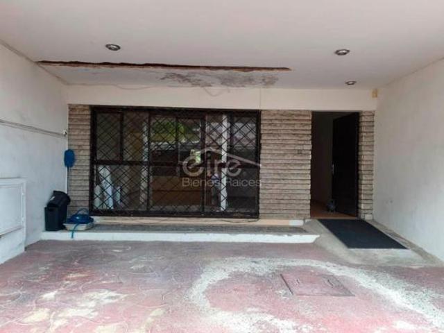 Casa en Venta en Camino Real Santa Teresa de Jesús | 6 Recámaras y Jardín