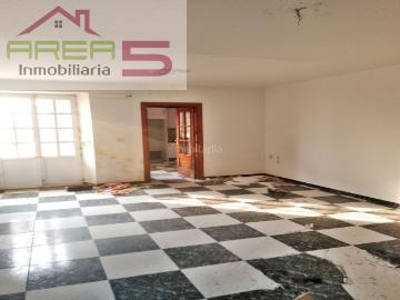 Casa en venta en Campanario. Encantadora casa de pueblo en Campanario, amplia y con muchas posibilidades. Casas.