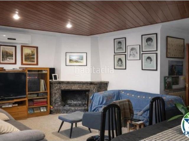 Casa en venta en Campdevànol Pirineos. Casa de pueblo de tres plantas con garaje. Casas.