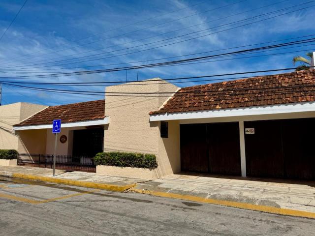CASA EN VENTA EN CAMPECHE: COL. BOSQUES DE CAMPECHE