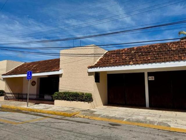 CASA EN VENTA EN CAMPECHE: COL. BOSQUES DE CAMPECHE