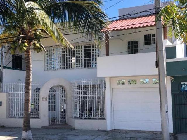CASA EN VENTA EN CAMPECHE FRENTE AL MAR EN EL MALECON