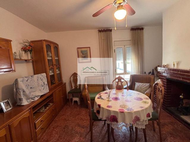 Casa en venta en Campillo de Altobuey. Se vende casa en un encantador pueblo tranquilo, ideal para quienes buscan paz y comodidad. Casas Campillo de.