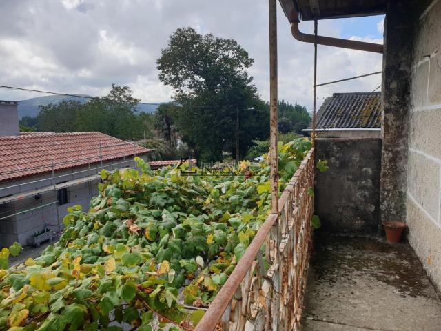 Casa en venta en Campo Lameiro. Conjunto de casas para restaurar en San Isidro Se vende conjunto de casas para rehabilitar en un entorno natural privilegiado, ide. Casas Campo.