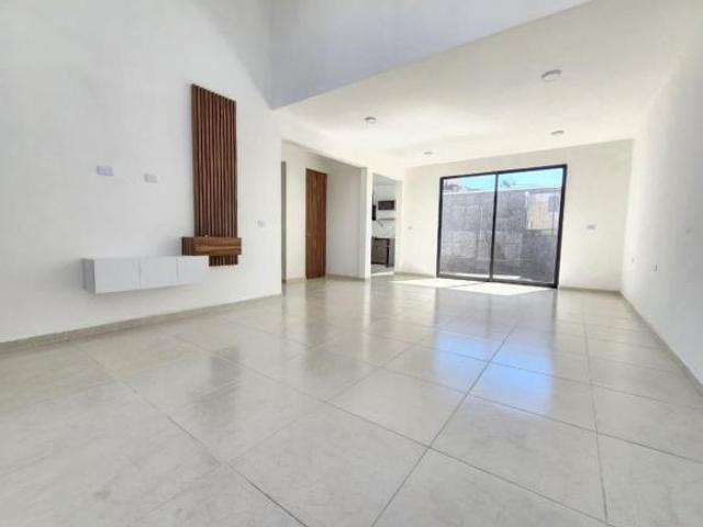 Casa en Venta en Campo Viejo, Coatepec, 3 Recámaras, una en planta baja, sala Doble Altura y Jardin
