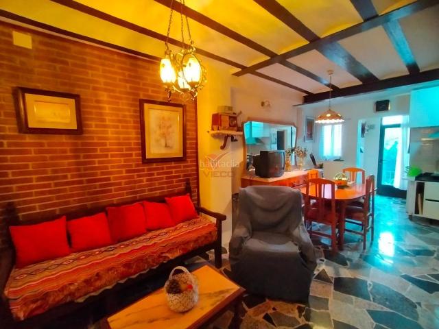 Casa en venta en Campos del Paraíso. Encantadora casa de pueblo con patio. Casas Campos del.