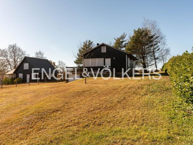 Casa en venta en Camprodon Pirineos. Encantadora casa con una gran parcela en FontRubí. Casas.