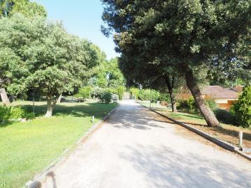 Casa en venta en Canovelles. Casa con jardín y entorno natural incomparable. Casas.