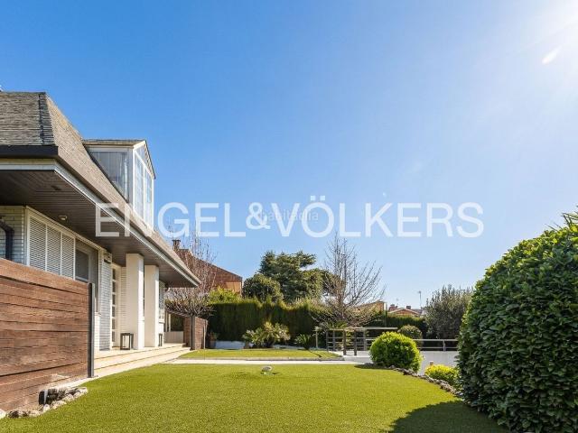 Casa en venta en Granollers, Sant miquel. Casa de diseño, funcional y refugio de luz. Casas.