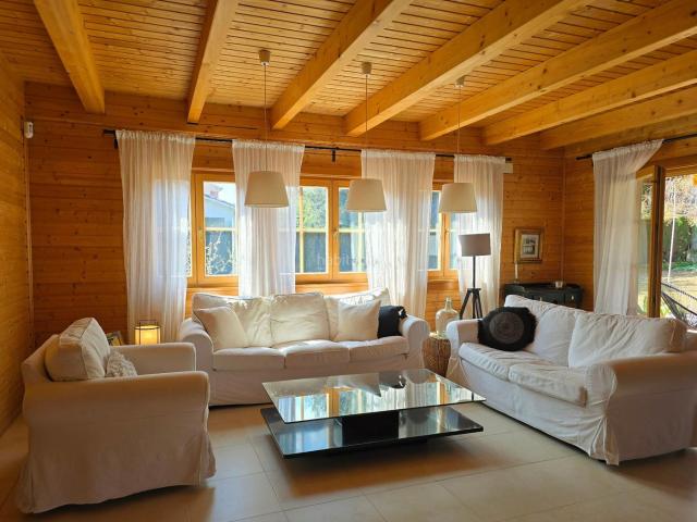 Casa en venta en Canovelles. Un Refugio Nórdico en Can Duran el equilibrio perfecto entre diseño sostenible y confort. Casas.
