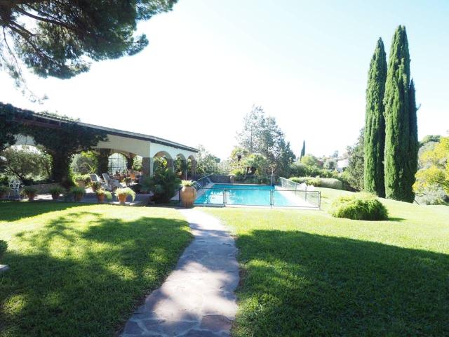 Chalet en venta en Canovelles. Espectacular casa en venta en Canovelles. Chalets.