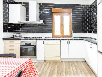 Casa en venta en Cànoves i Samalús. CASA CON GRAN PATIO SEMI REFORMADA. Casas Cànoves i.