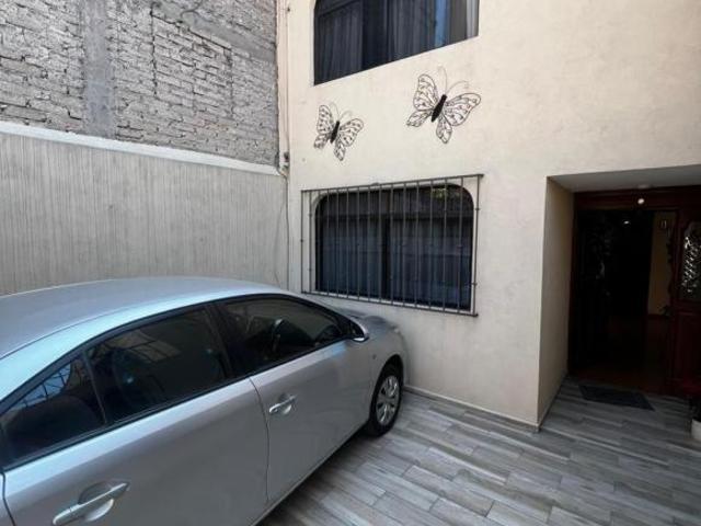 CASA EN VENTA EN CANAL DE LA SANTÍSIMA, BARRIO 18