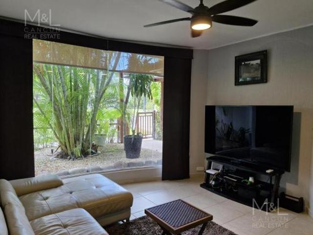 Casa en Venta en Cancún, Condominio CAPULINES, 3 Recámaras, Alberca. Supermanzana 17