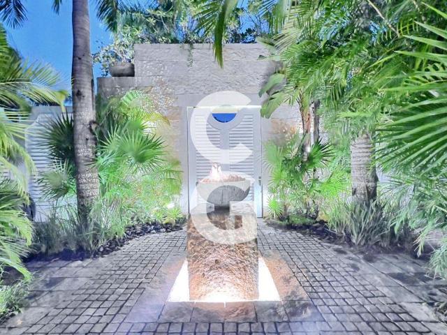 Casa en Venta en Cancun en Punta Sam Puerto Ju?rez a Pie de Playa