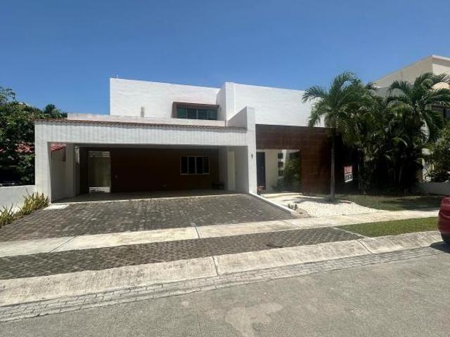CASA EN VENTA EN CANCUN RESIDENCIAL VILLA MAGNA