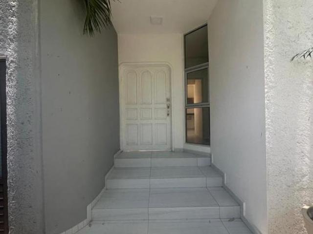 CASA EN VENTA EN CANCUN SM.15 CON 7 ESTUDIOS