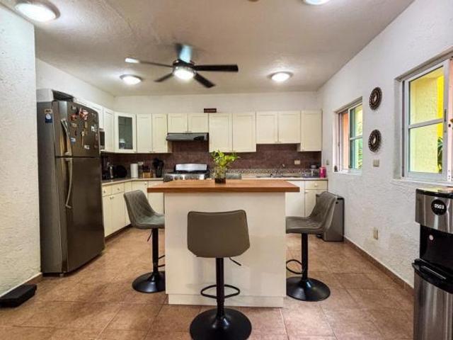 Casa En Venta en Cancún Supermanzana 17