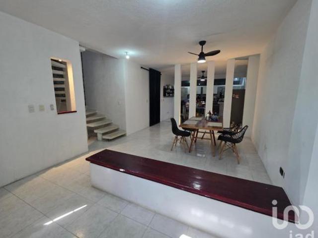 Casa en Venta en Cancún, por Av. Cancún Las Torres y Av. 135, 2 recámaras Supermanzana 518