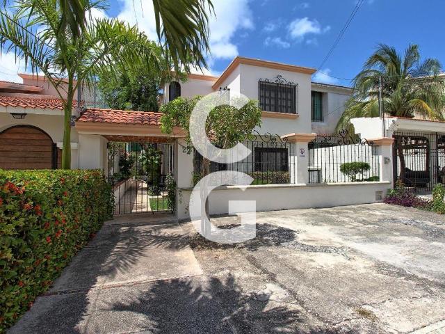 Casa en Venta en Canc?n en Calle Farall?n SM 15 con 3 Rec?maras