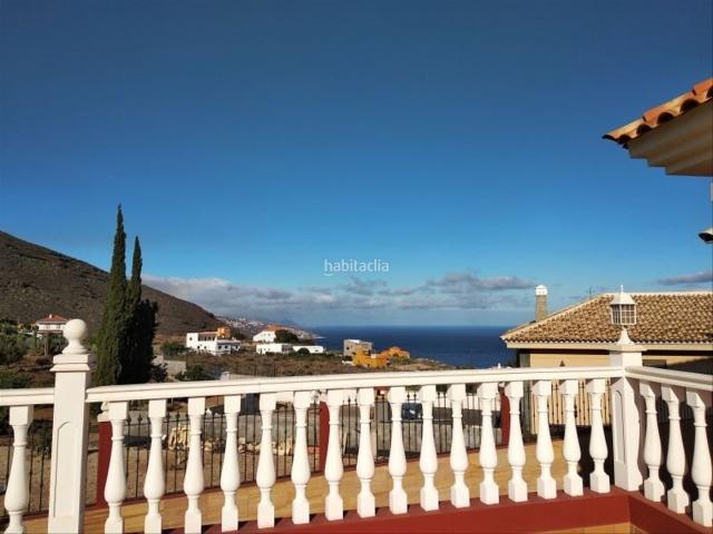 Casa en venta en Candelaria, Araya. Vivienda con espectaculares vistas y piscina. Casas.