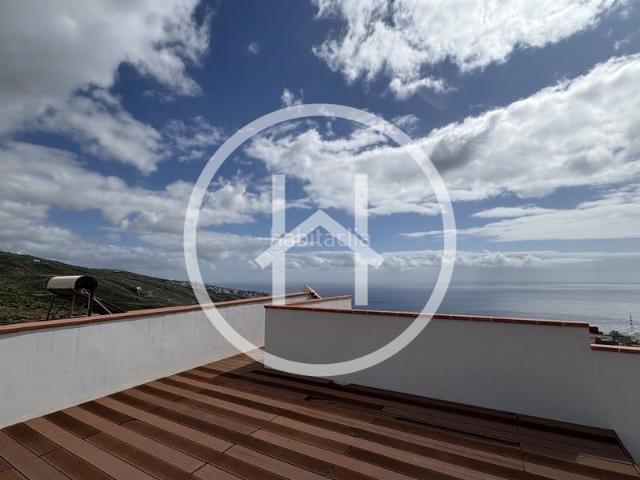 Casa en venta en Candelaria, Barranco Hondo. Vivienda con dos apartamentos, gran garaje y alto potencial de inversión. Casas.