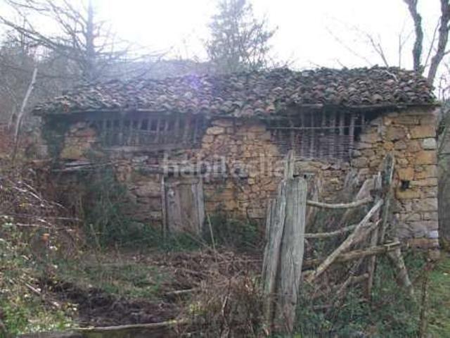 Casa en venta en Cangas de Onís. Casa de piedra en finca de 11.136m2 en pueblo cercano a Cangas de Onis. Casas Cangas de.