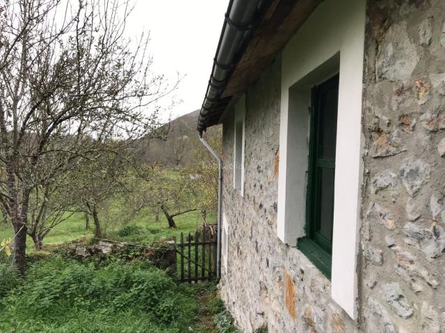 Casa en venta en Cangas de Onís. CASA INDEPENDIENTE PARA REFORMAR CON GARAJE EN EL CONCEJO DE CANGAS DE ONÍS. Casas Cangas de.