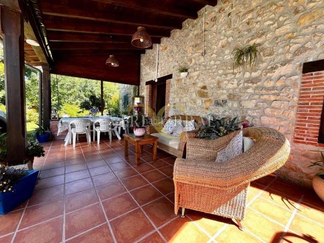 Casa en venta en Cangas de Onís. Casa individual junto al Río Sella. Casas Cangas de.