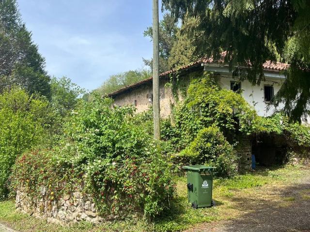 Casa en venta en Cangas de Onís. CONJUNTO DE FINCAS, CASA, ALMACEN, HORREO Y GARAJE. Casas Cangas de.