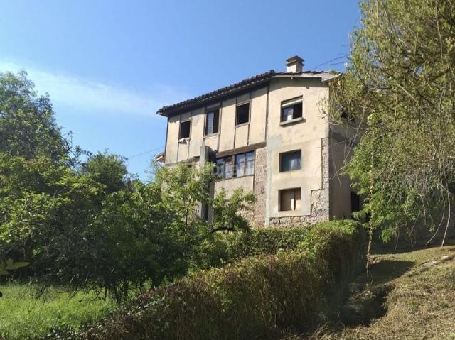 Casa en venta en Cangas de Onís. CONJUNTO FORMADO POR VIVIENDA, FINCAS RUSTICAS Y ALMACEN. Casas Cangas de.