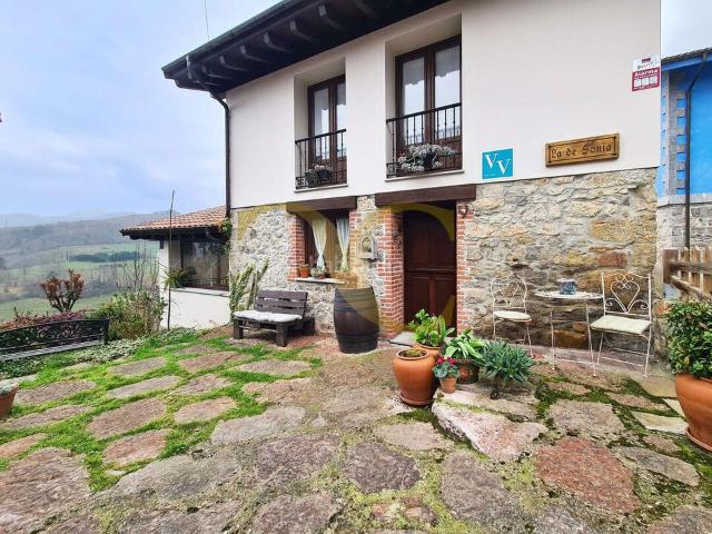 Casa en venta en Cangas de Onís. Preciosa casa de campo rodeada de naturaleza con espectaculares vistas a los Picos de Europa. Casas Cangas de.