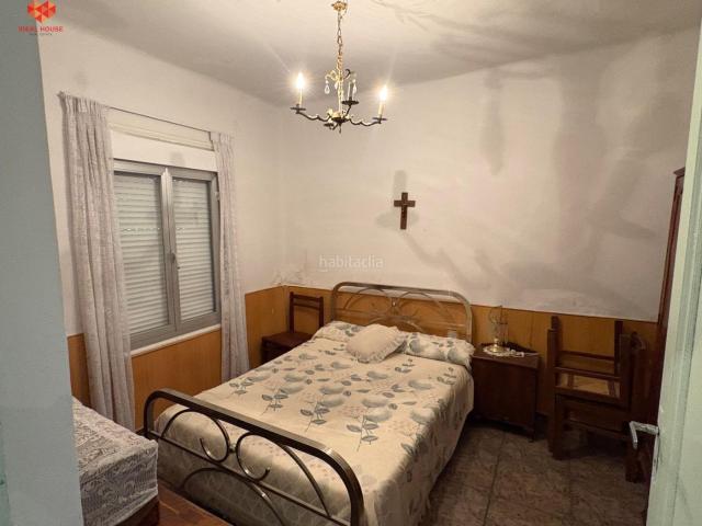 Casa en venta en Cantimpalos. Casa de 6 habitaciones con posibilidad de segregar en 2 viviendas. Casas.