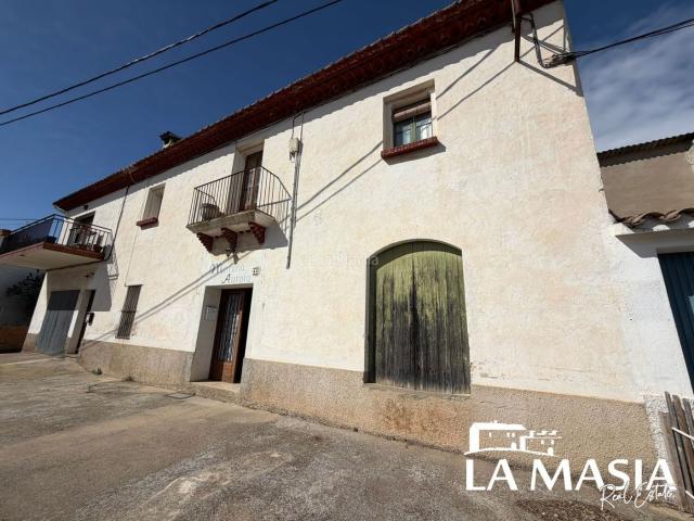 Casa en venta en Canyelles. Vivienda a reformar. Casas.