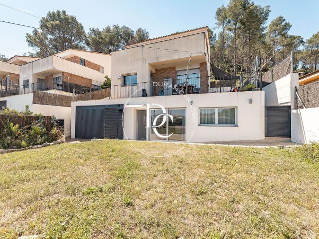 Casa en venta en Canyelles. Casa de 219 m2 con vistas en venta en Canyelles. Casas.