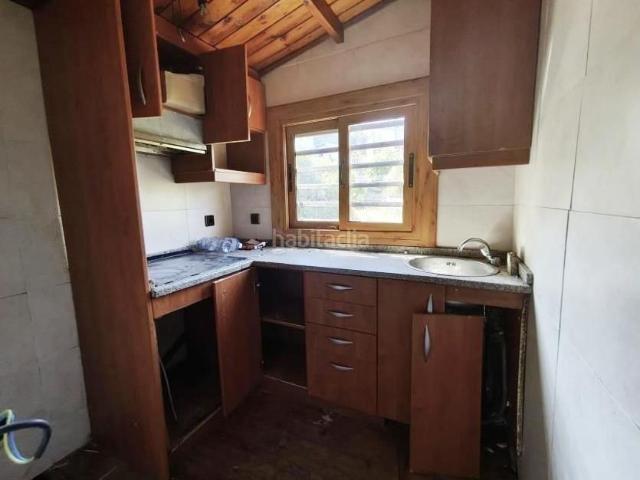 Casa en venta en Canyelles. Gran terreno llano, con casita pequeña. Casas.